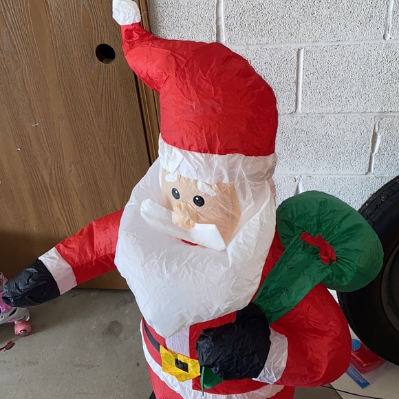 Inflatable Santa 🎅 - Picture 2 of 2